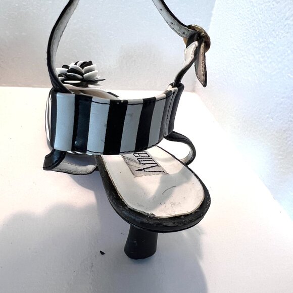 90's Funky Striped Pumps - Heels - Black & White - Size 9 - Picture 5 of 13